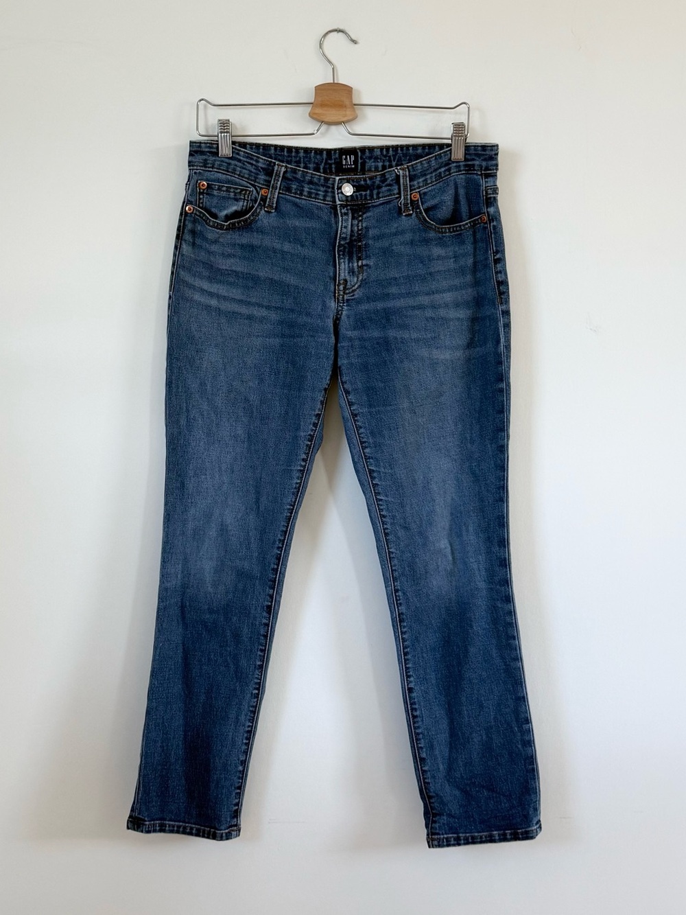 GAP Women's Straight Leg Jeans in Dark Blue Wash size 29